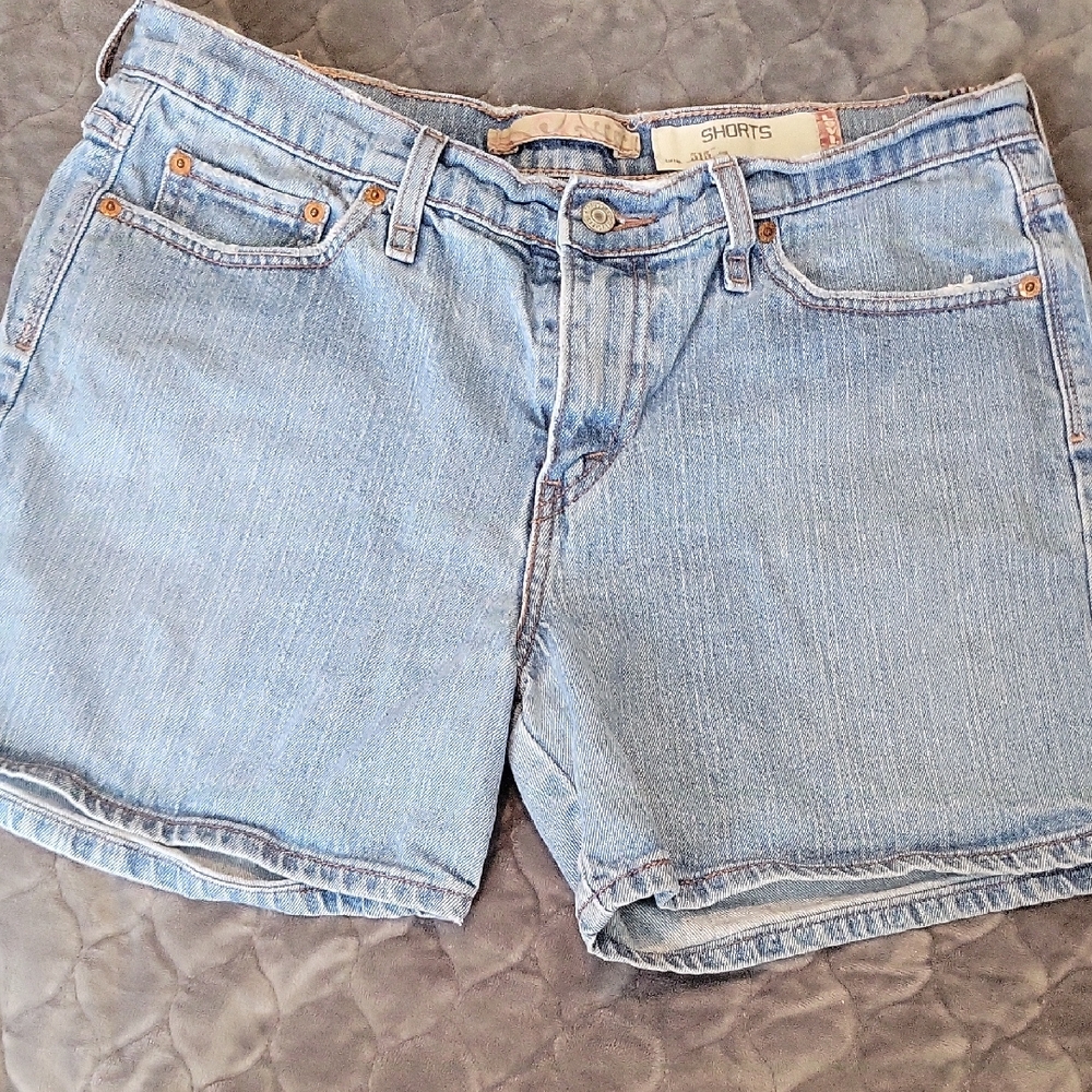 Levi’s Womens Denim Shorts Light Wash Classic 5 Pocket Jean Shorts